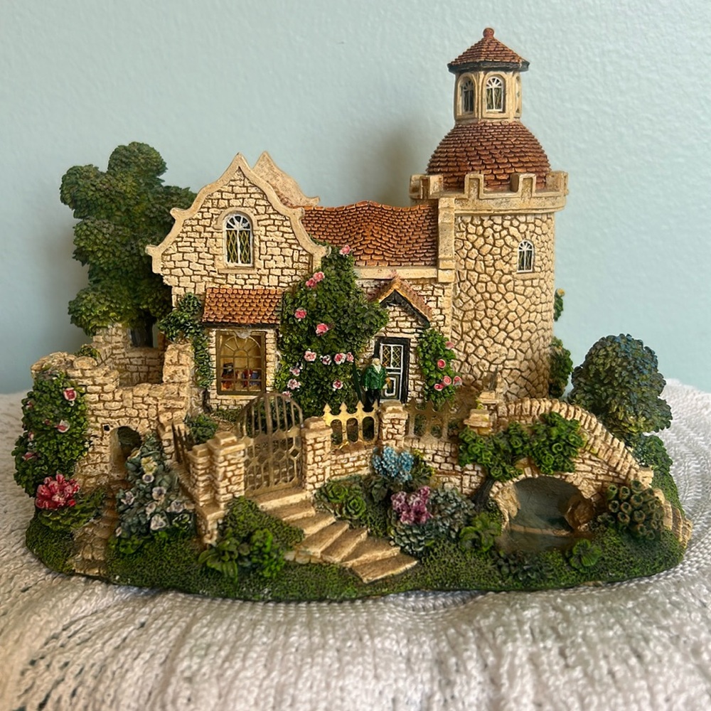 Leonardo Collection Cottages/House Rare Find